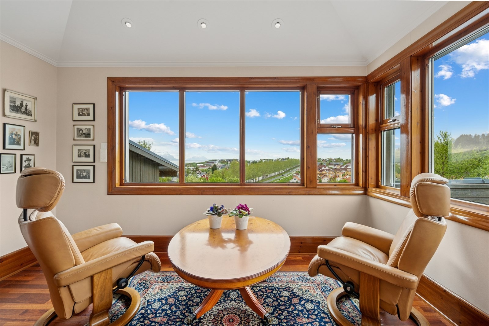 Tårnet har store vindusflater og utgang til en nordvendt takterrasse Galleribilde