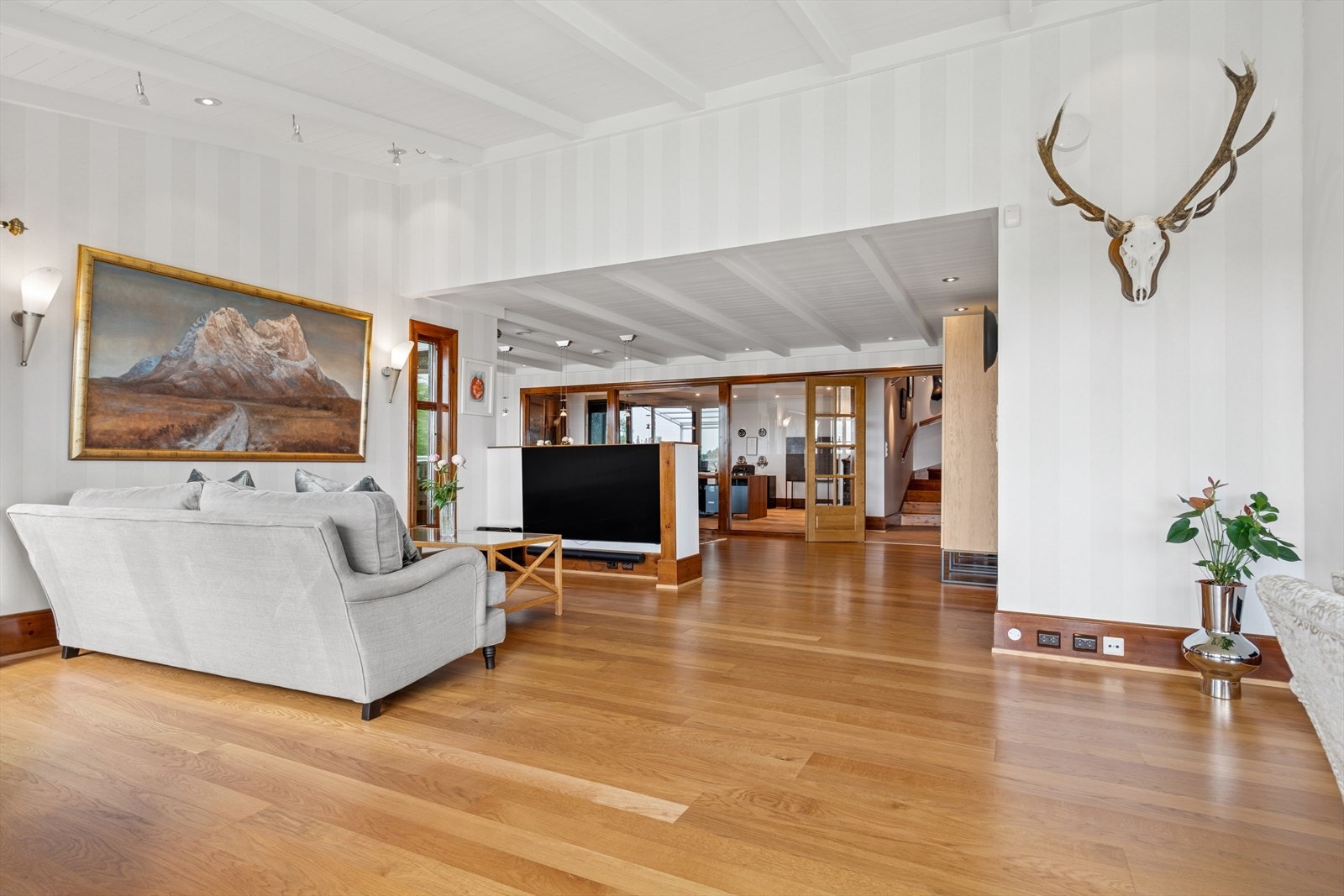 Boligen har vannbåren gulvvarme i de fleste rom som gir stabil og energivennlig oppvarming Galleribilde