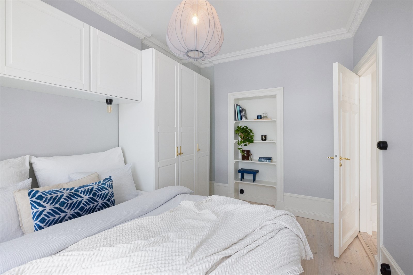 - Meget praktiske garderobeløsninger - Galleribilde