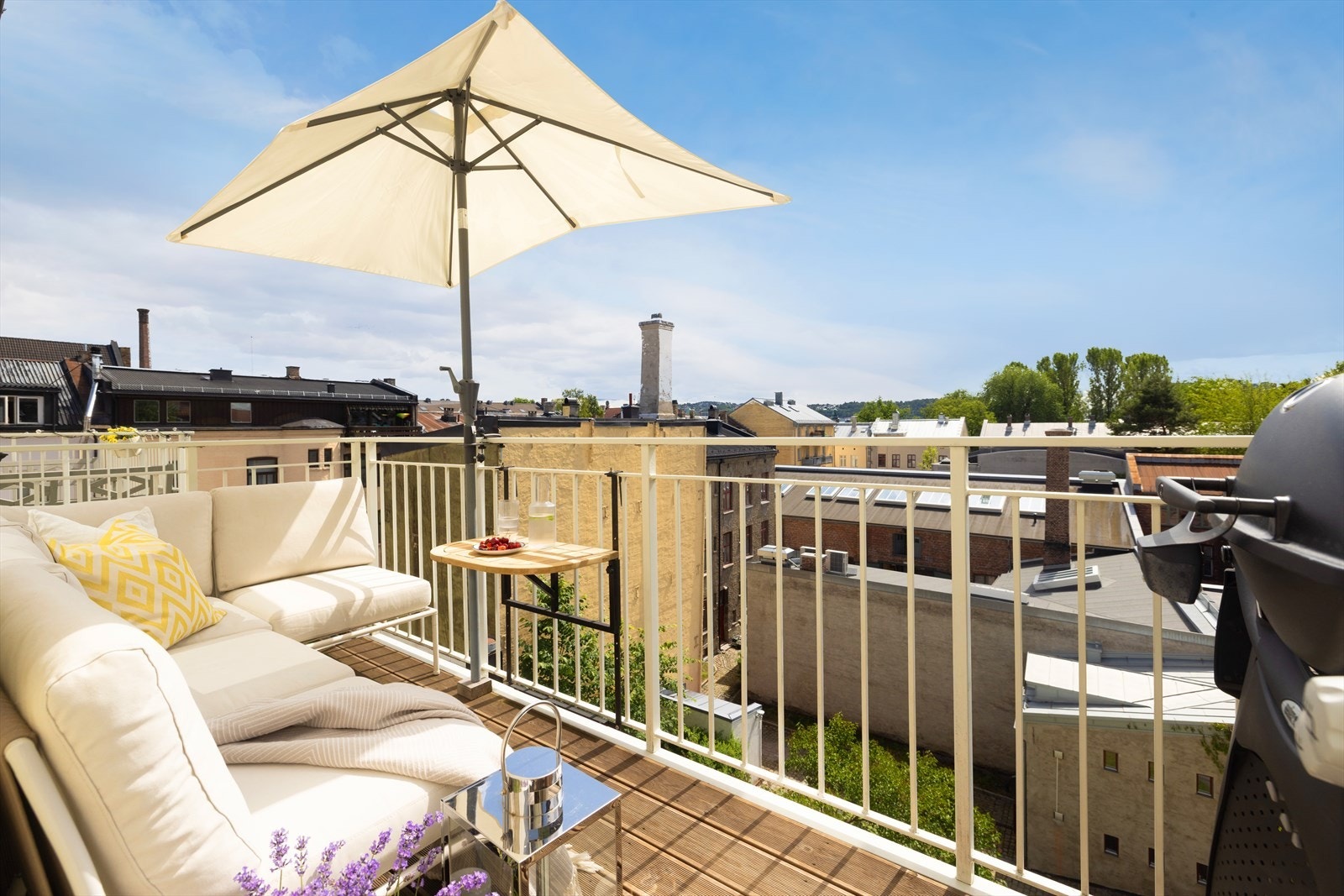 - Leiligheten har en unik intern beliggenhet på topp som gir fabelaktige sol- og utsiktsforhold og ingen innsyn - Galleribilde