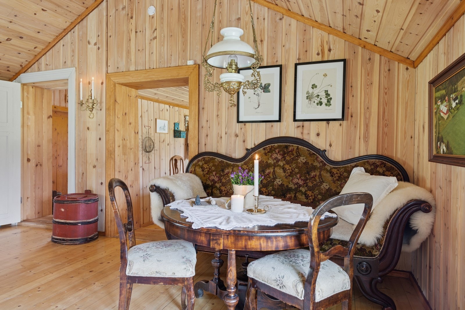 Det er montert solcelleanlegg i hytta. Galleribilde