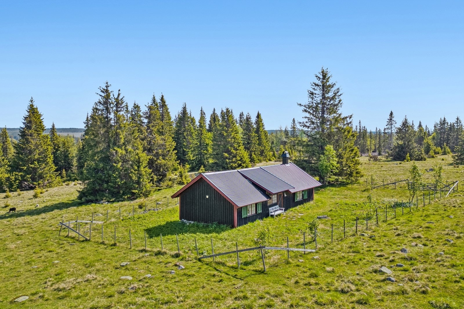Lundsætra ligger idyllisk til i rolige omgivelser, omkranset av fin natur. Galleribilde
