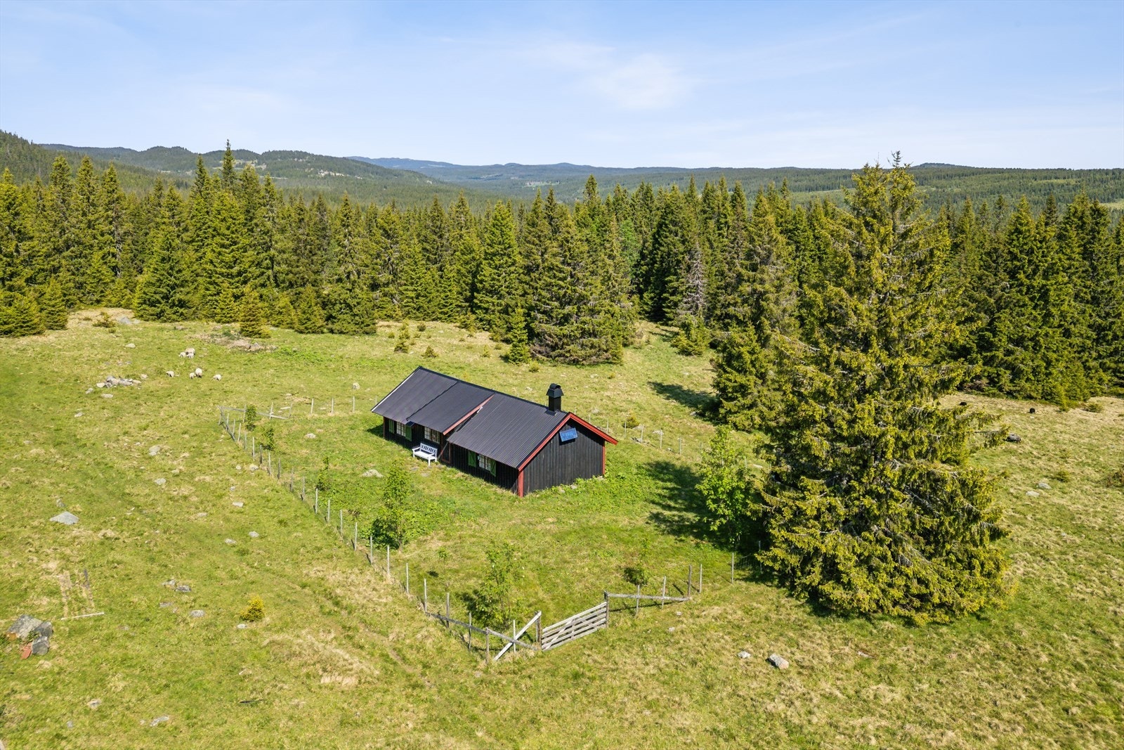 Sprengebekkvegen 894 presenteres av DNB Eiendom ved Tore Kinn. Galleribilde