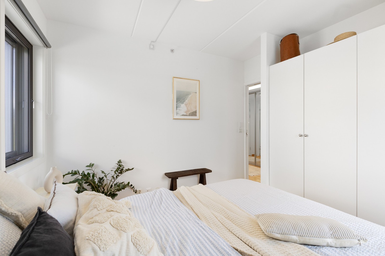 Rommet får inn svært godt med naturlig lys. Galleribilde