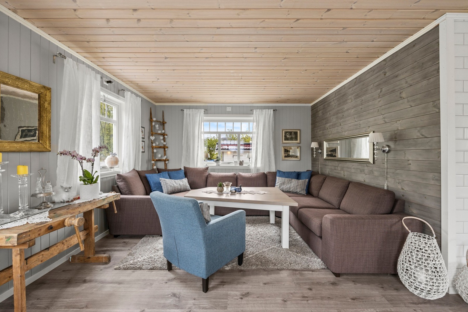 Trivelig stue med gode lysforhold! Galleribilde