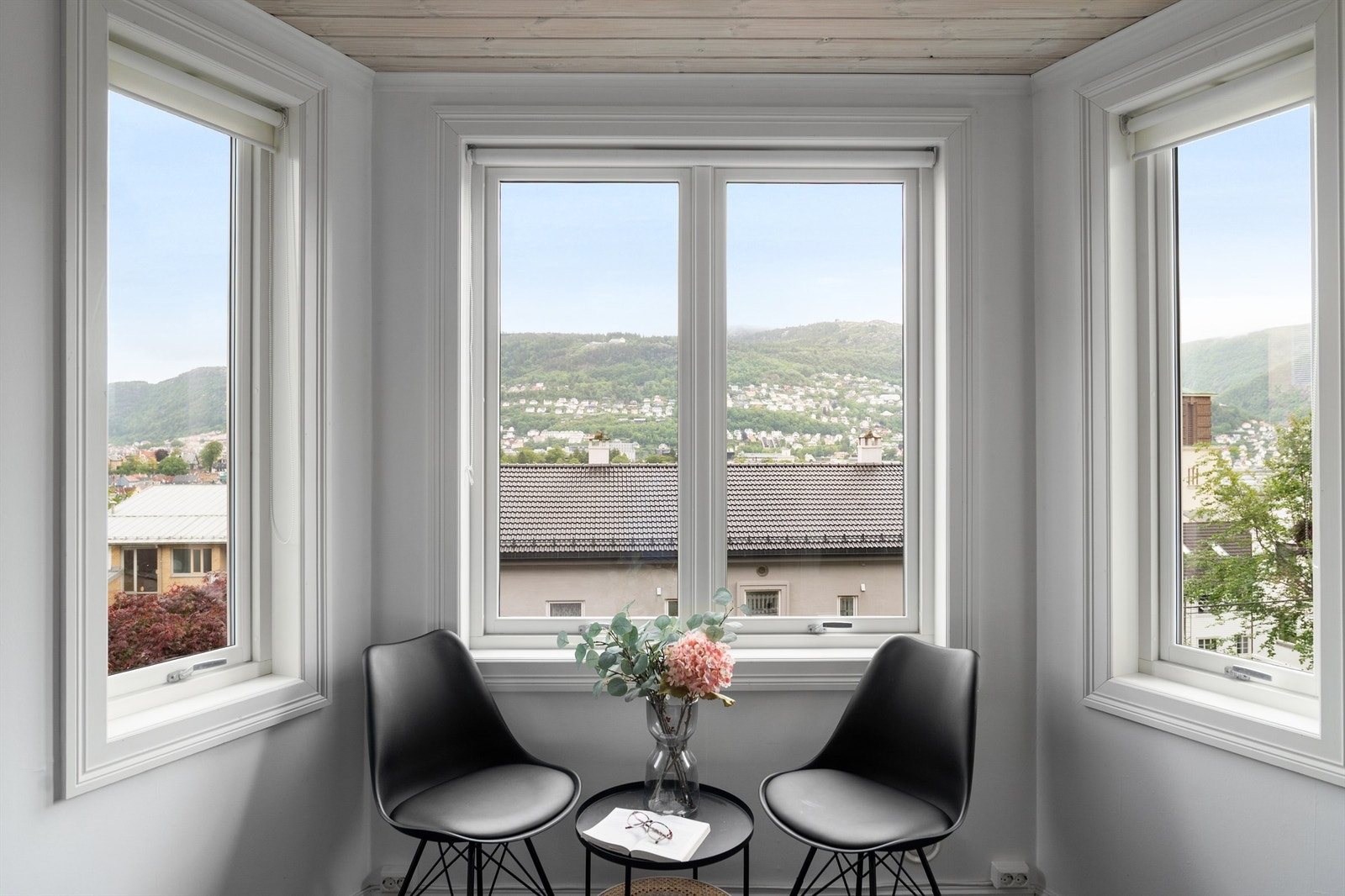 - Koselig utsmykking hvor man kan nyte fantastisk utsikt - Galleribilde