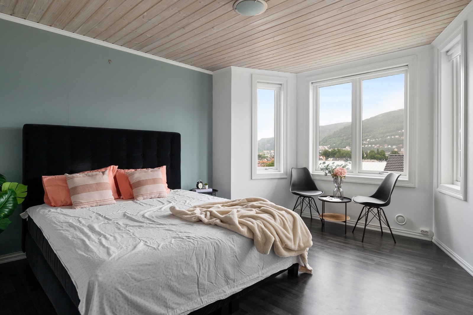 - Hovedsoverommet er av god størrelse med plass til ønsket møblement - Galleribilde