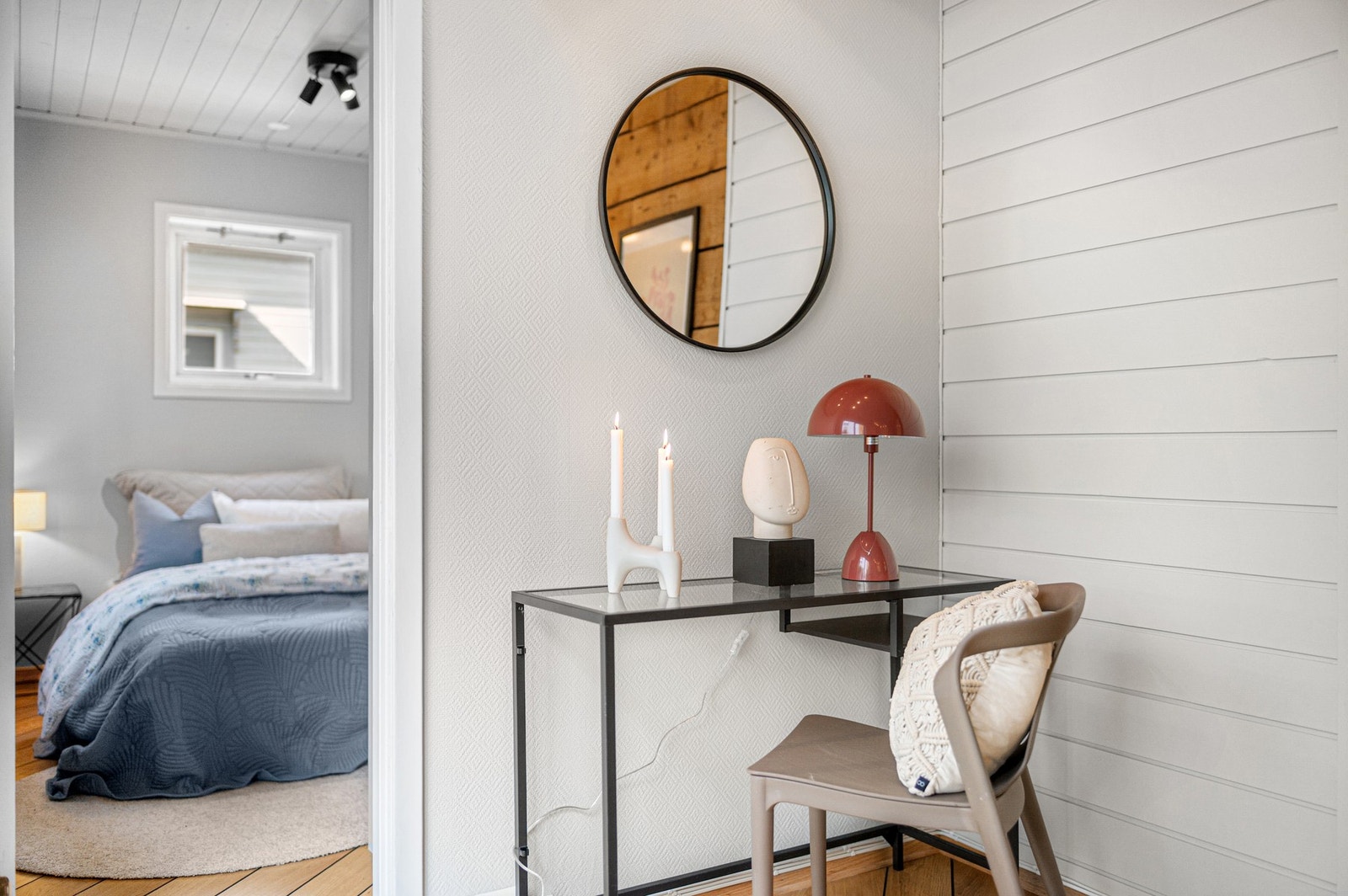 Plass til praktisk kontorplass like utenfor soverommet. Galleribilde