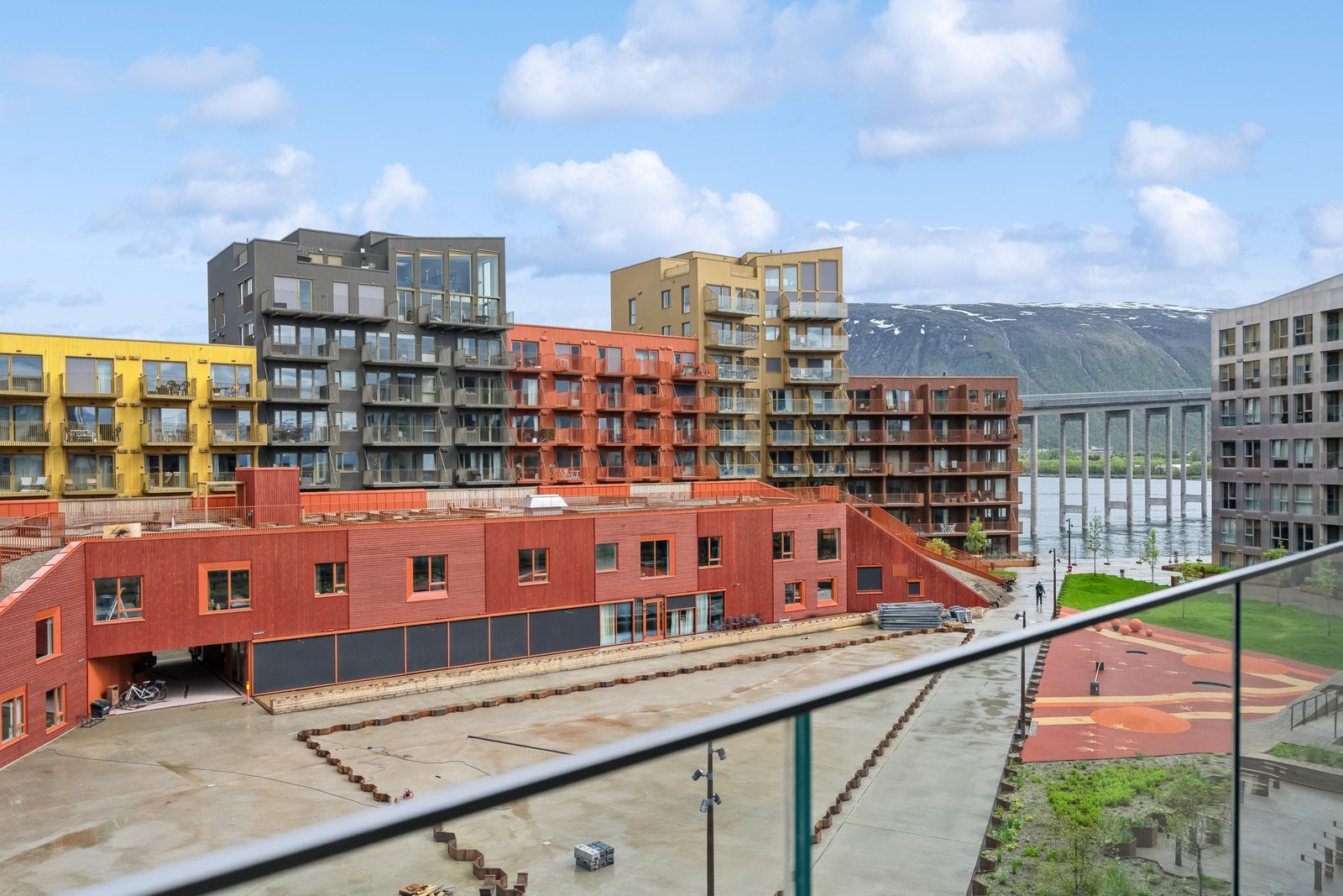 I gårdsrommet finner du fellesarealbygget. Galleribilde