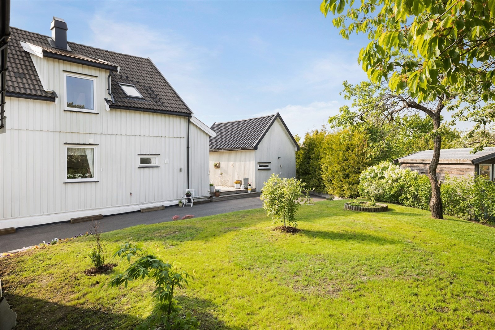 Boligen har to utleieleiligheter, så her er det en økonomisk gunstig løsning. Galleribilde