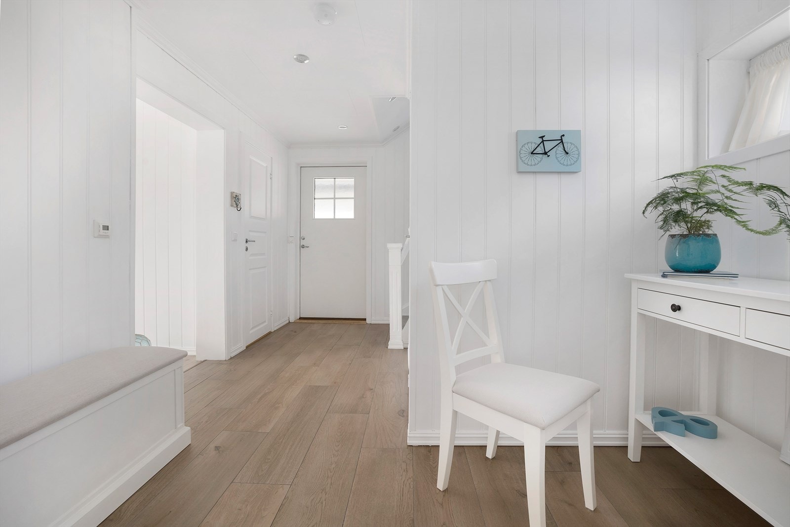 Stor og hyggelig gang i 1. etasje. Galleribilde