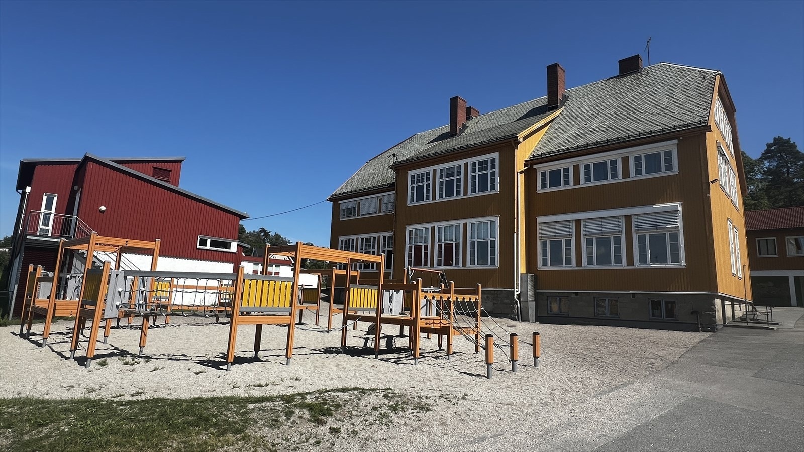 Framnes barneskole. En trygg og god skole bare 5 minutter gange fra boligen Galleribilde