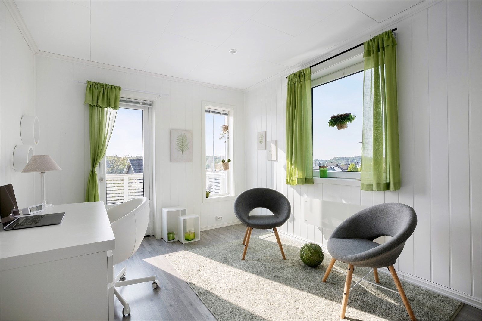 I 2. etasje er det og egen loftstue med balkong. Galleribilde