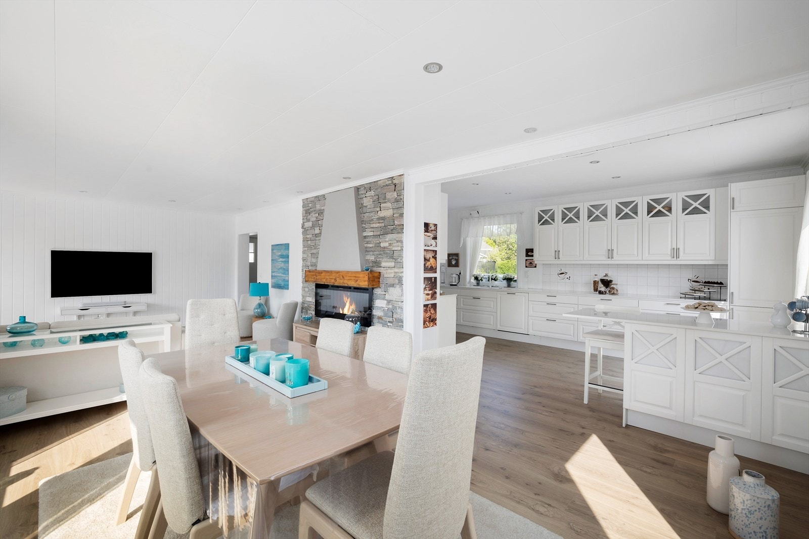 Velkommen til Framnesveien 34 - Presentert av Thomas Otterbech v/ Aktiv Eiendomsmegling. Bolig med 3 boenheter. Galleribilde