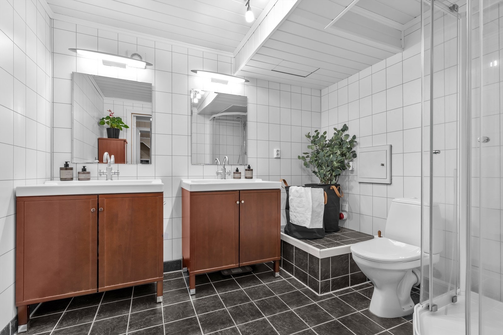 Seksjon 2 - Rom innredet som bad kjeller (ikke godkjent for varig opphold) Galleribilde