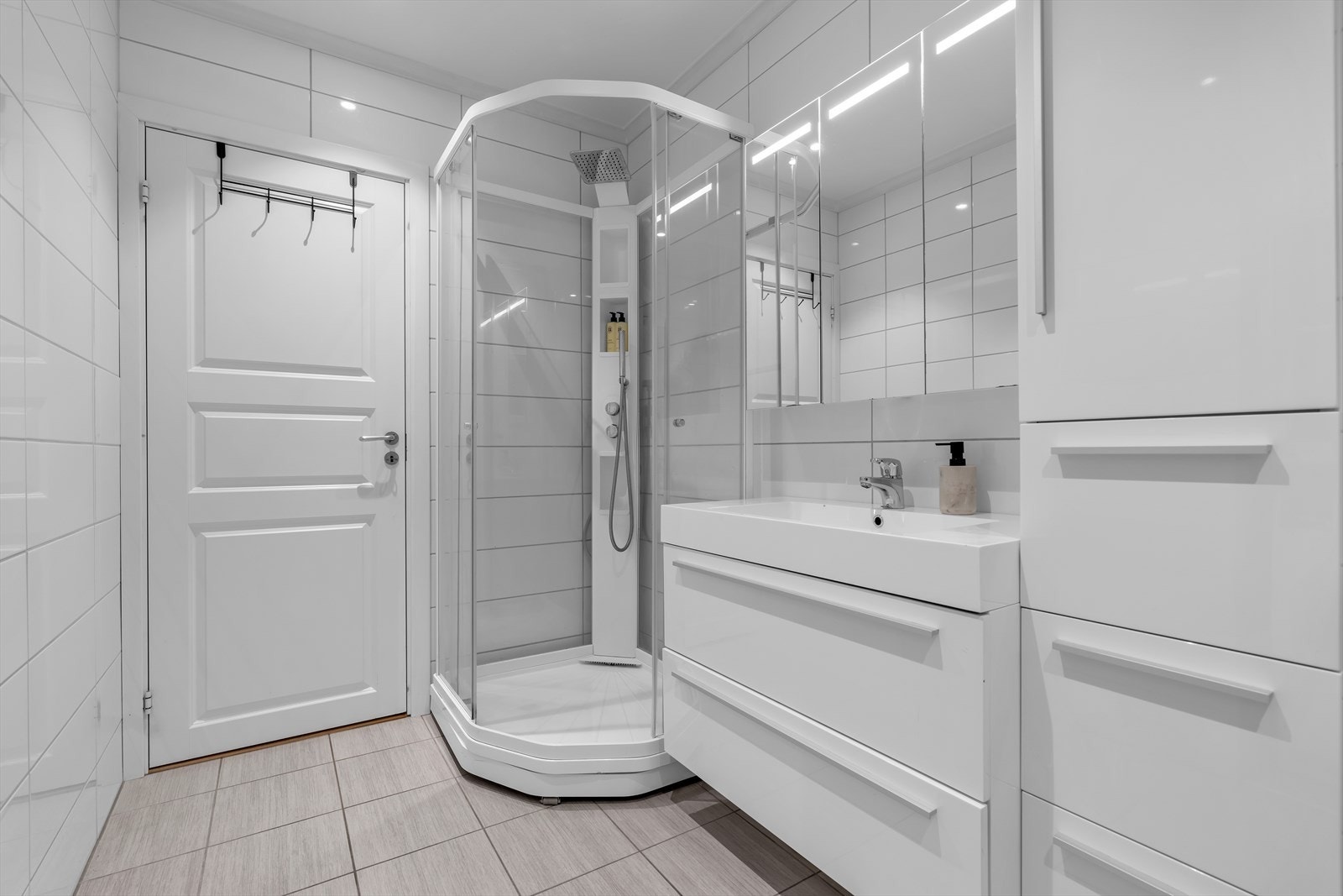 Seksjon 2 - Bad 1. etasje Galleribilde