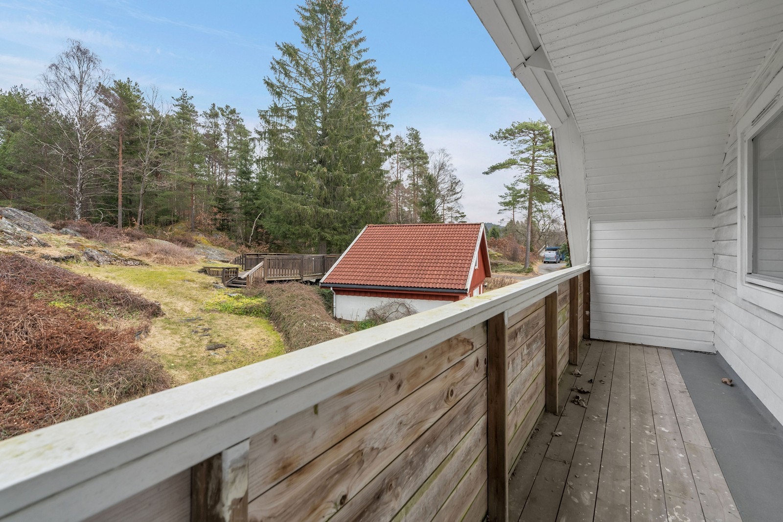 Seksjon 1 - Balkong ut fra soverom 2. etasje Galleribilde