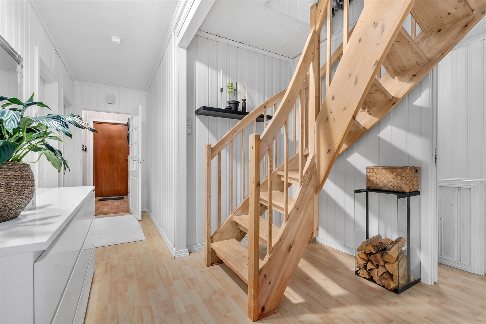 Seksjon 2 - Gang/trapperom 1. etasje Galleribilde