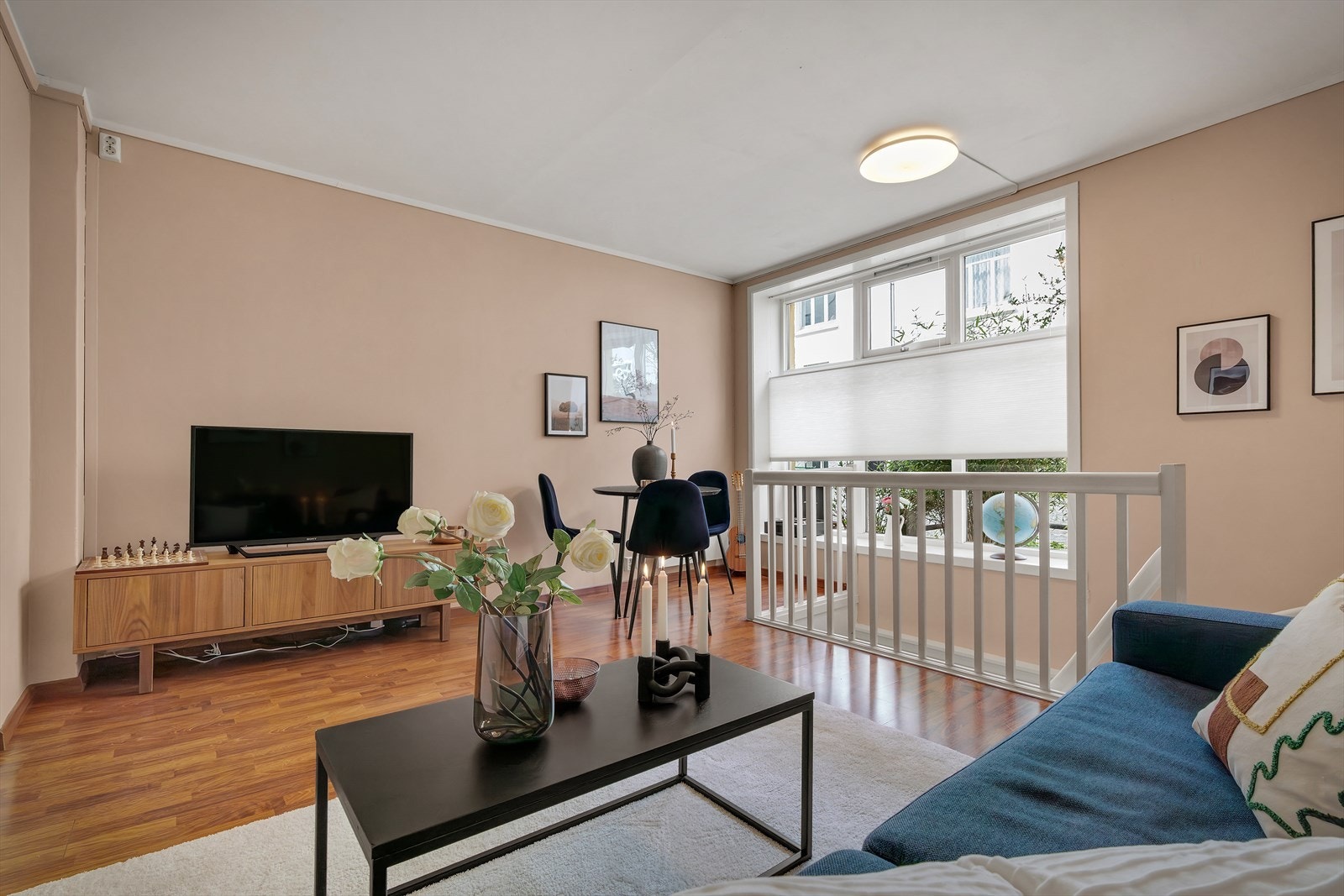 - Leiligheten har et totalt BRA på 52m² og går over to plan - Galleribilde