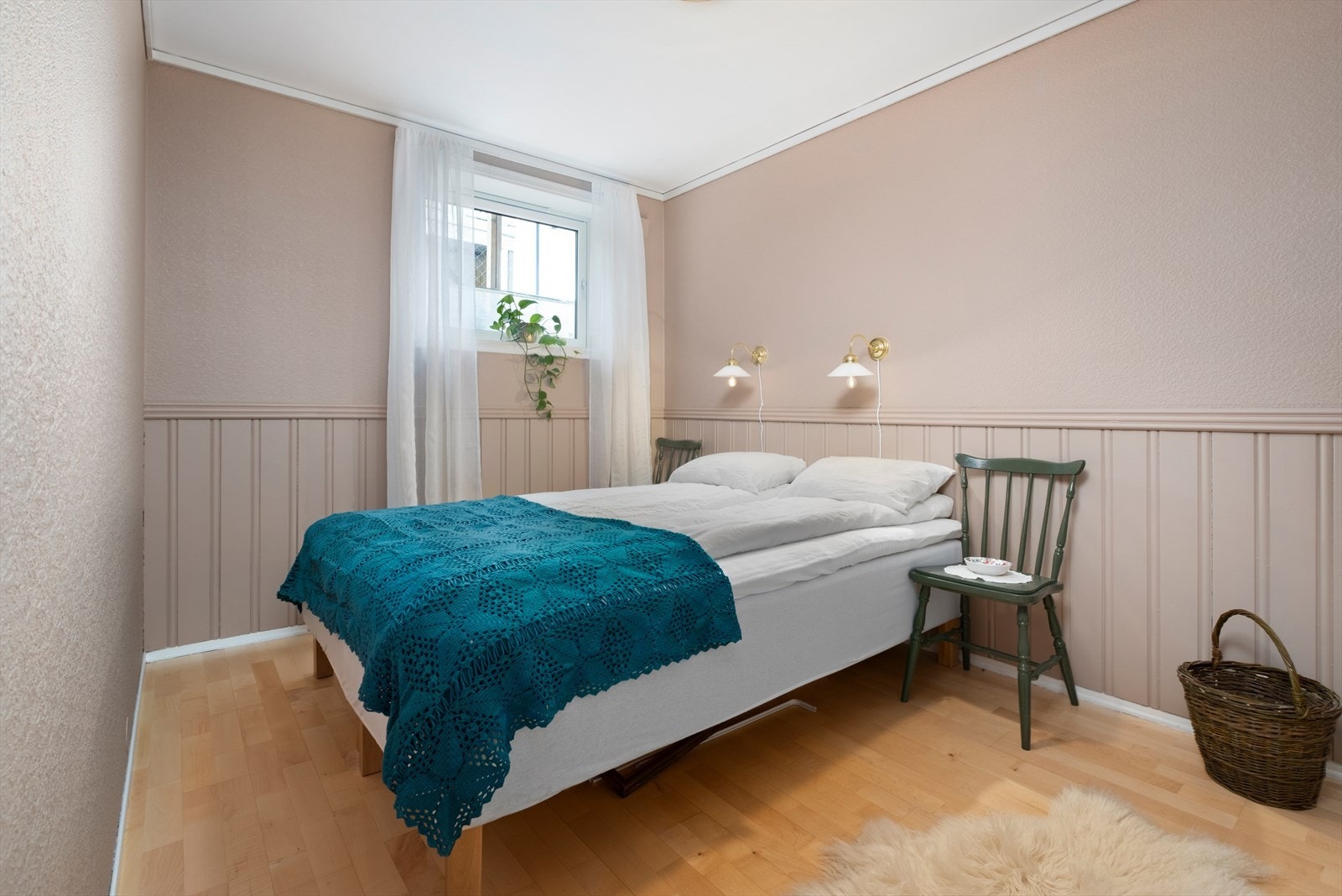 I kjelleren ligger 2 av boligens i alt 4 soverom. Galleribilde