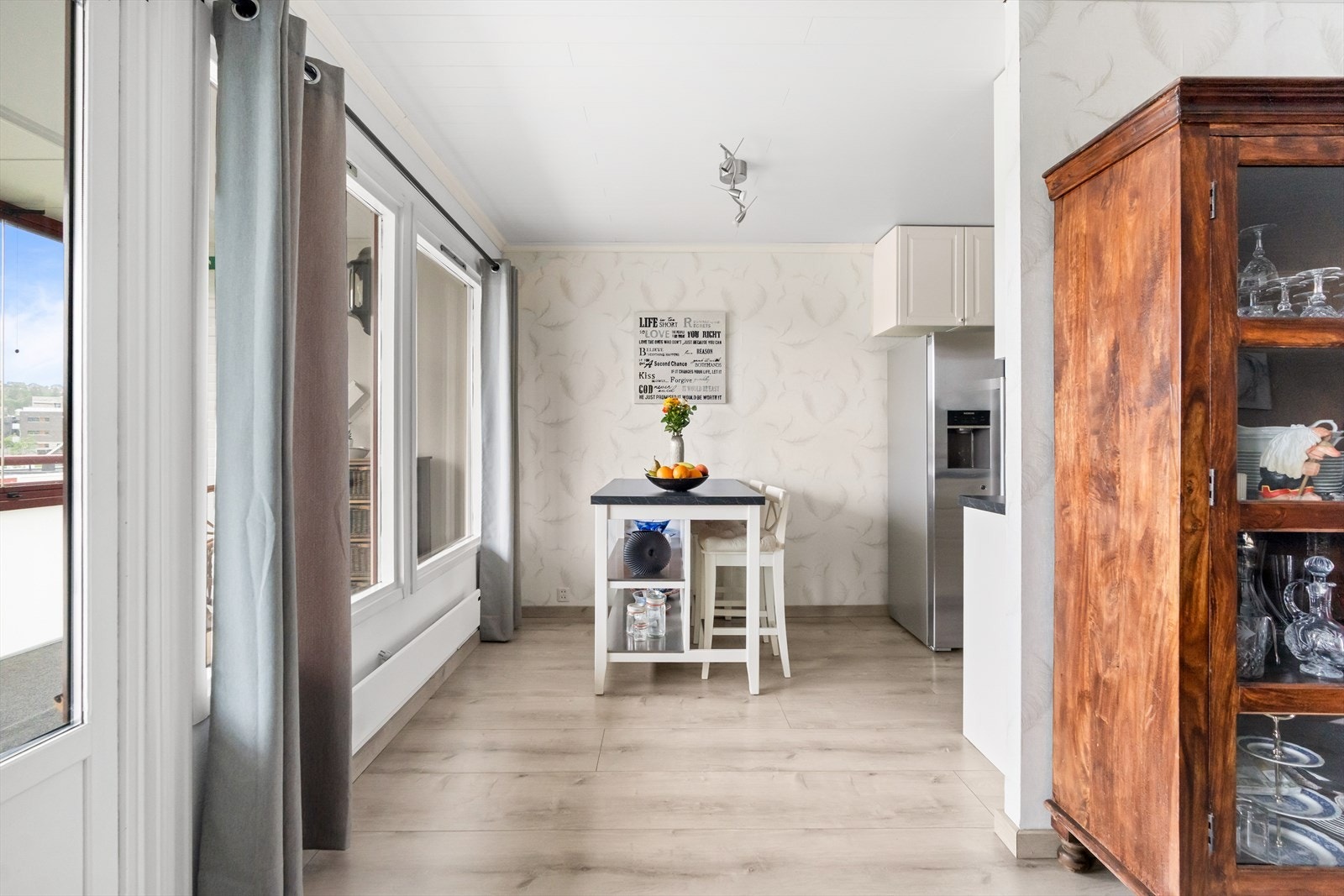 Kjøkkenet er fra IKEA, og ble montert inn i 2016. Galleribilde