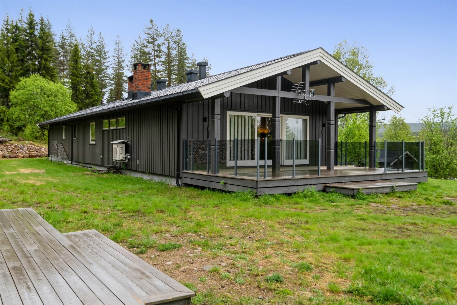 Enebolig fra 1957 - Påbygget mot nord ca. 1976, og mot sør ca. 1981 Galleribilde