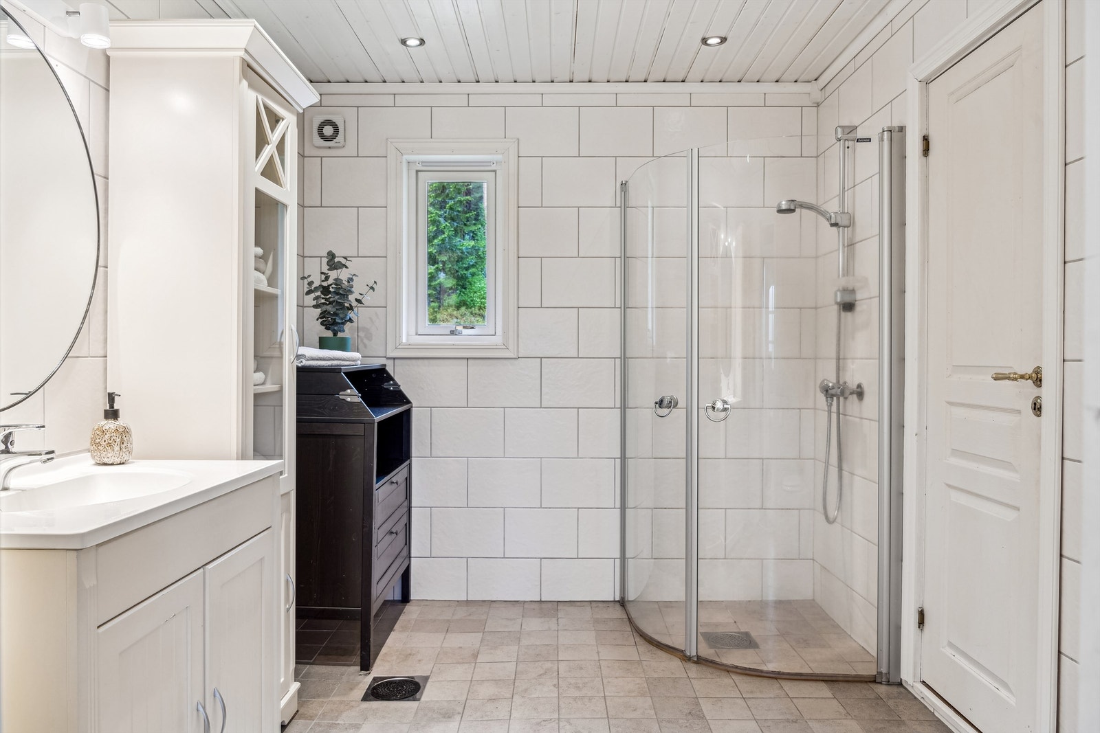 Bad 1 i hovedplan - Tilbygg mot nord fra ca. 1977 Galleribilde