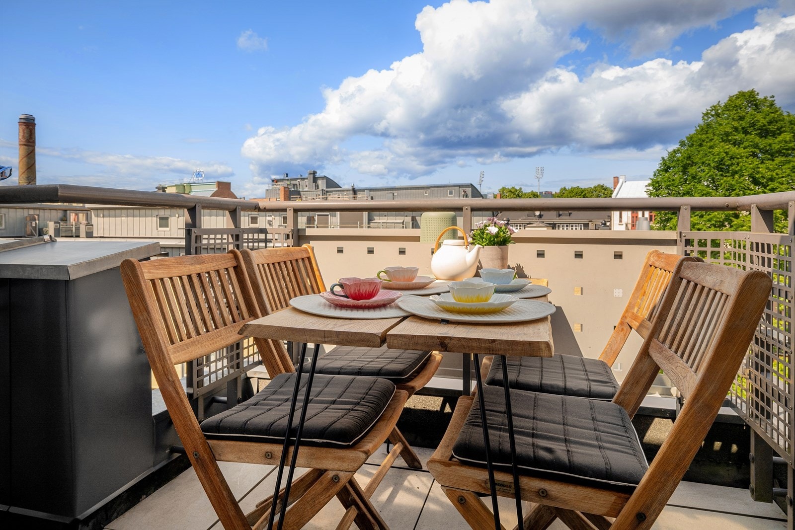 Boligen kan overtas omgående så her kan sommeren nytes i godt lag! Galleribilde