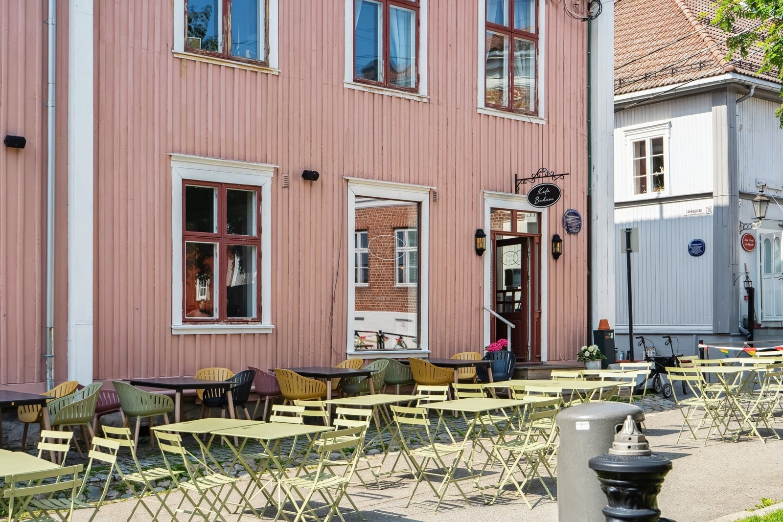 Populære Kafé Bohem er beliggende rett over gaten Galleribilde