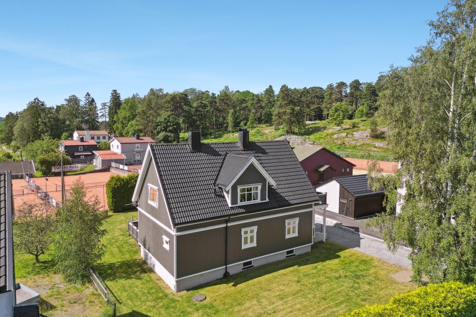 Hel tomannsbolig beliggende rett ved Kulåsparken Galleribilde
