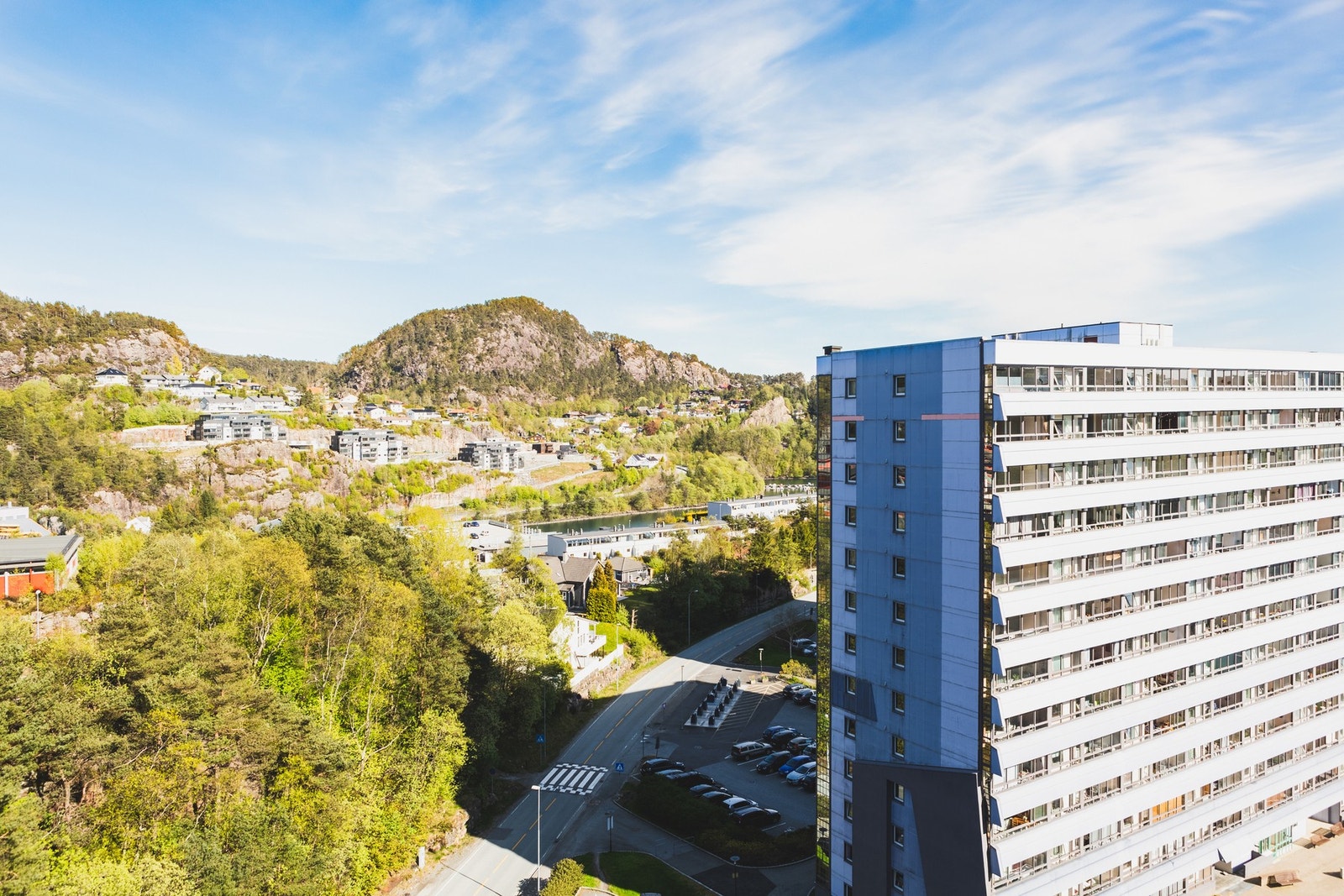Fra leiligheten er det kort vei til flere barnehager og skoler. Galleribilde