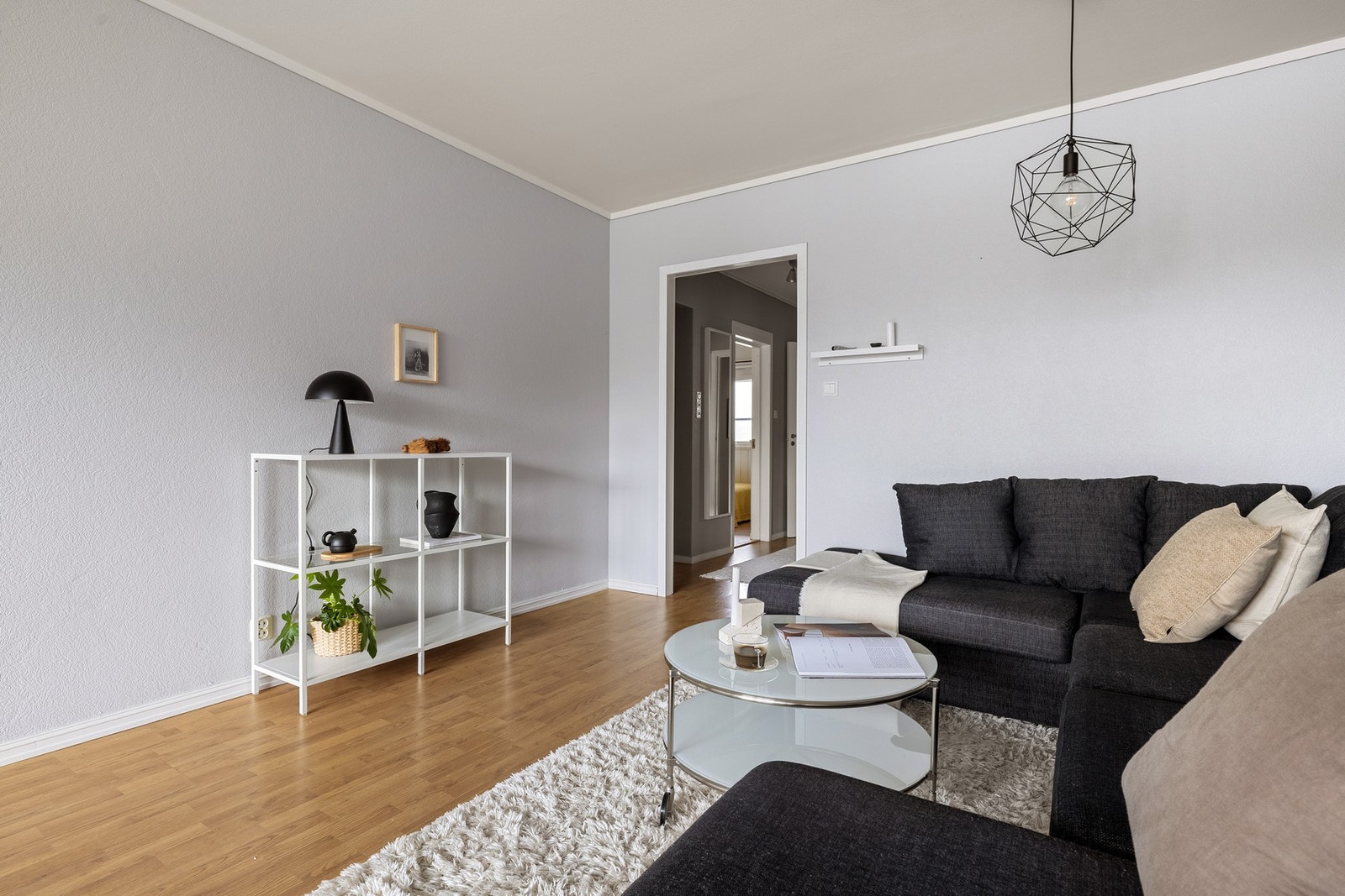 Veggene er malt i en lun og fin farge. Galleribilde