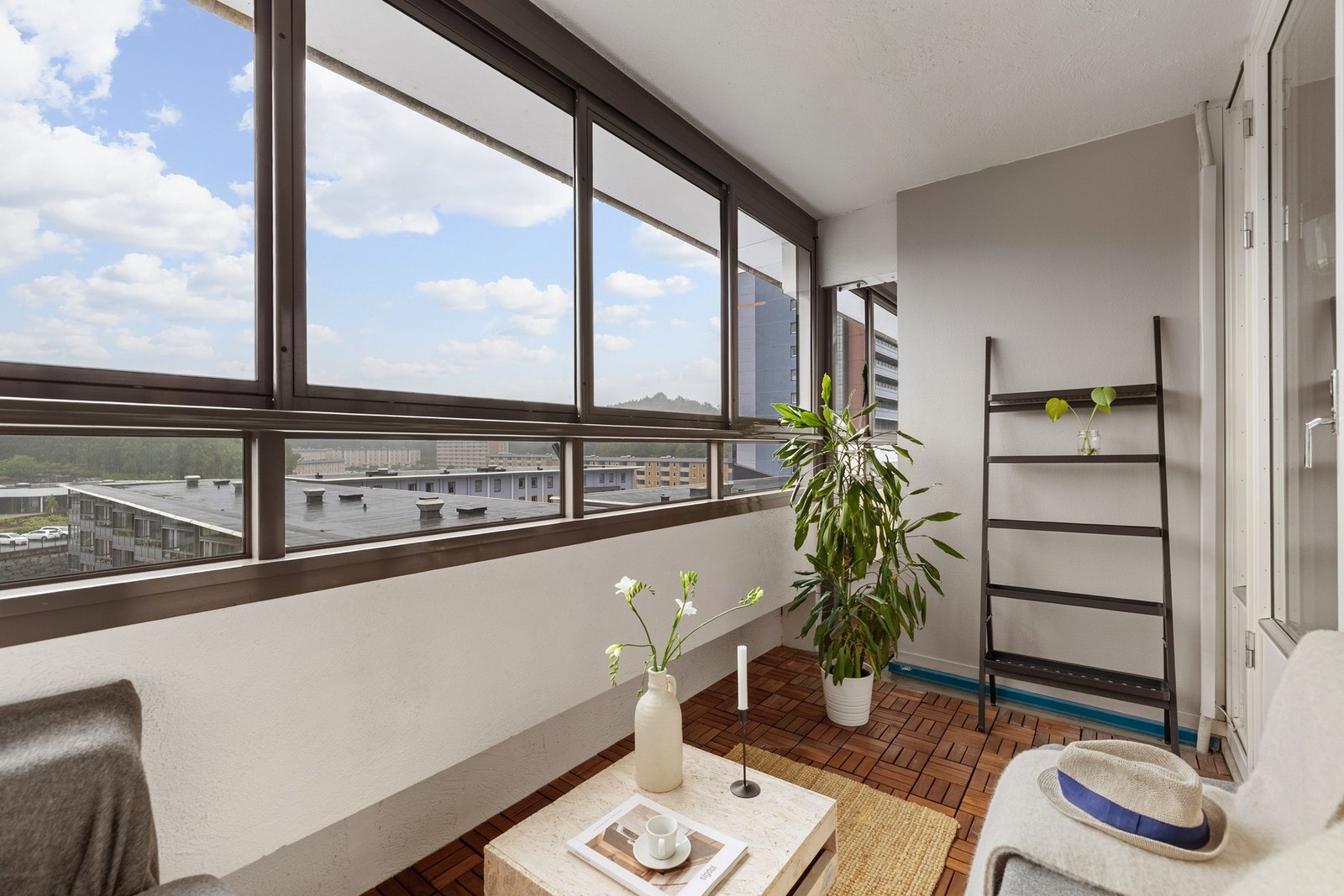 Her er det svært gode solforhold med sol fra 15 tiden til sent på kveld på sommerstid. Galleribilde