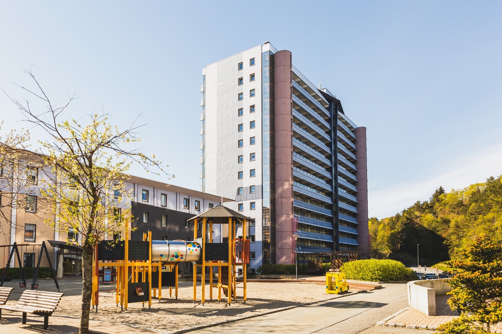 Borettslaget har flere lekeplasser og parker, perfekt for både store og små. Galleribilde