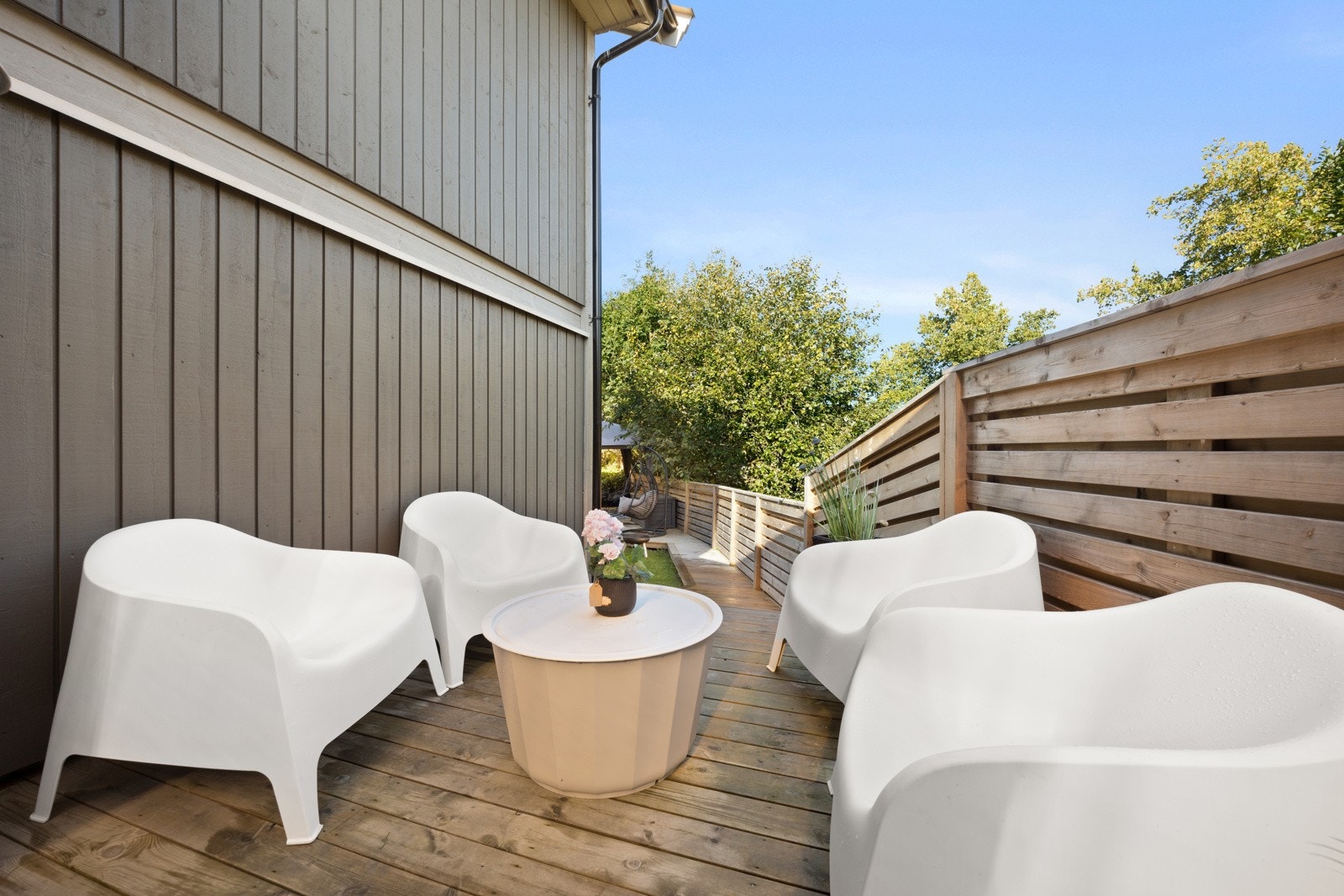 Plass til sittegruppe foran jacuzzien Galleribilde