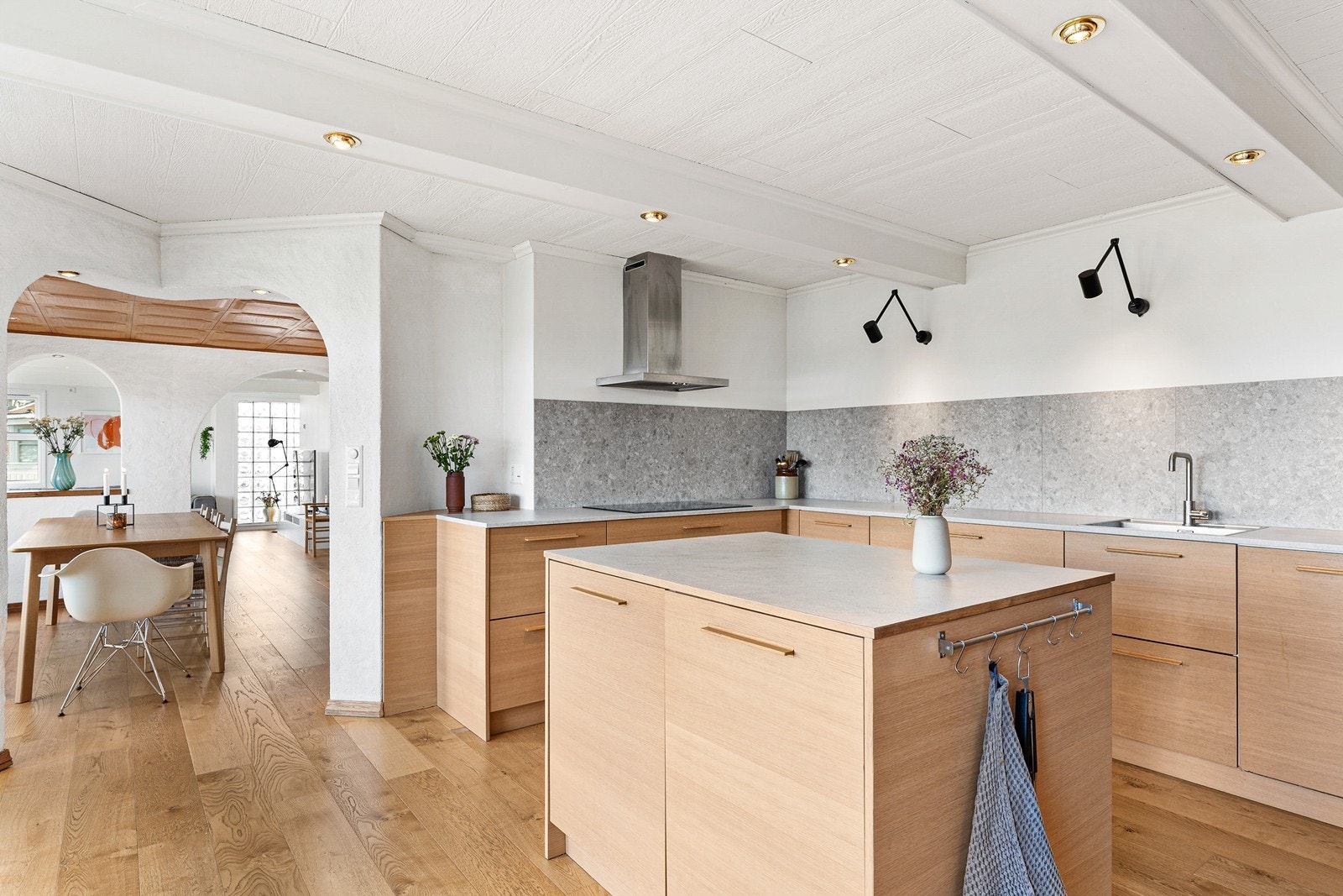 Kjøkkenet er levert av Kvik og ble oppgradert i 2020. Galleribilde