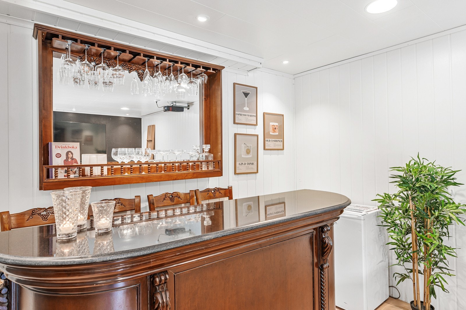 Bar i tv-stuen. Galleribilde