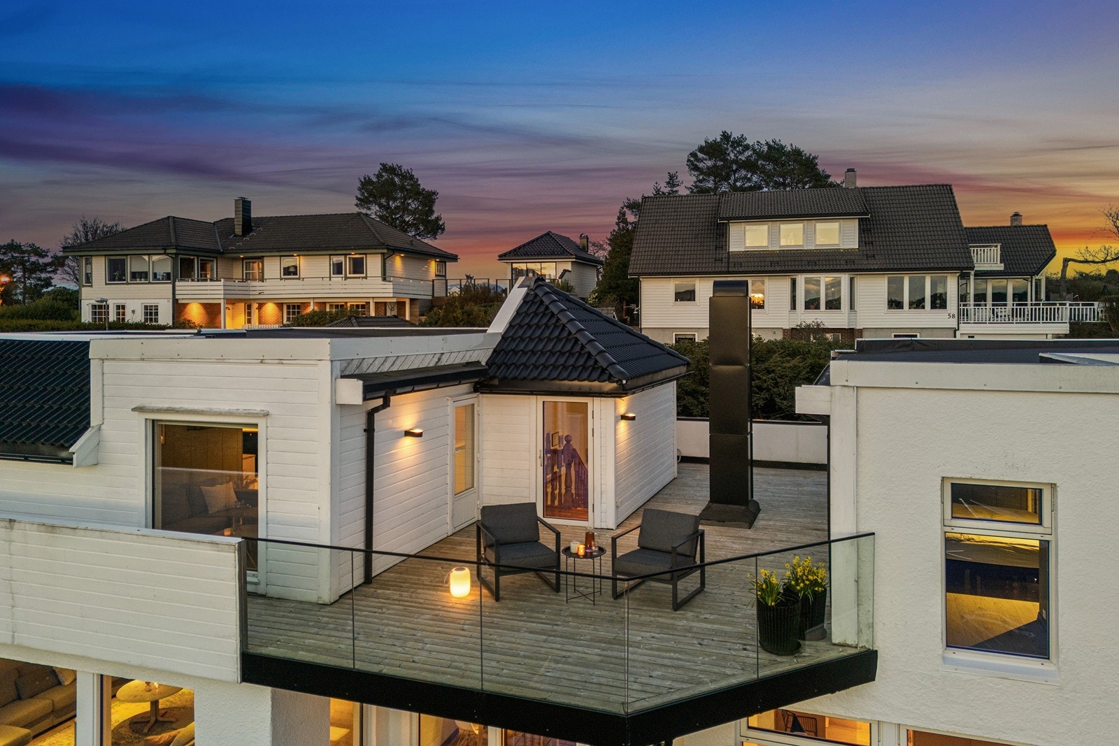 Etasjen har en spennnende planløsning med uteplass som sammenkobler etasjen. Galleribilde