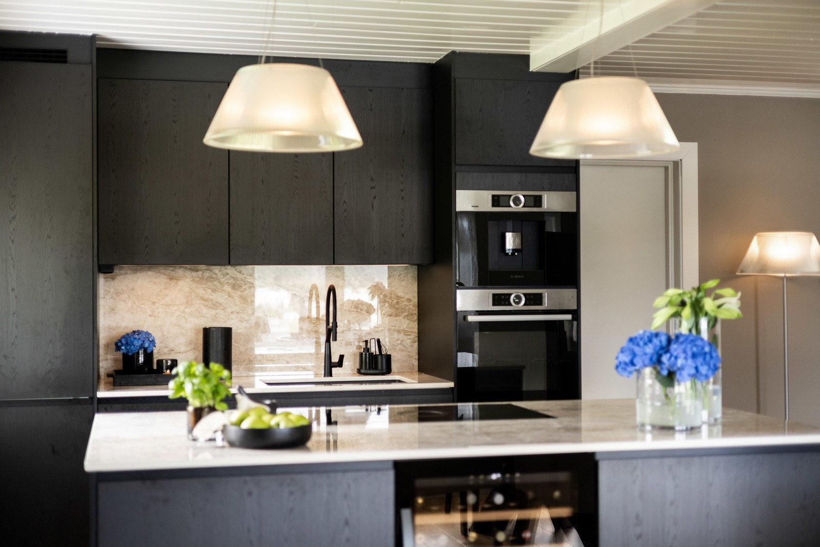 Det er godt med belysning på kjøkkenet Galleribilde