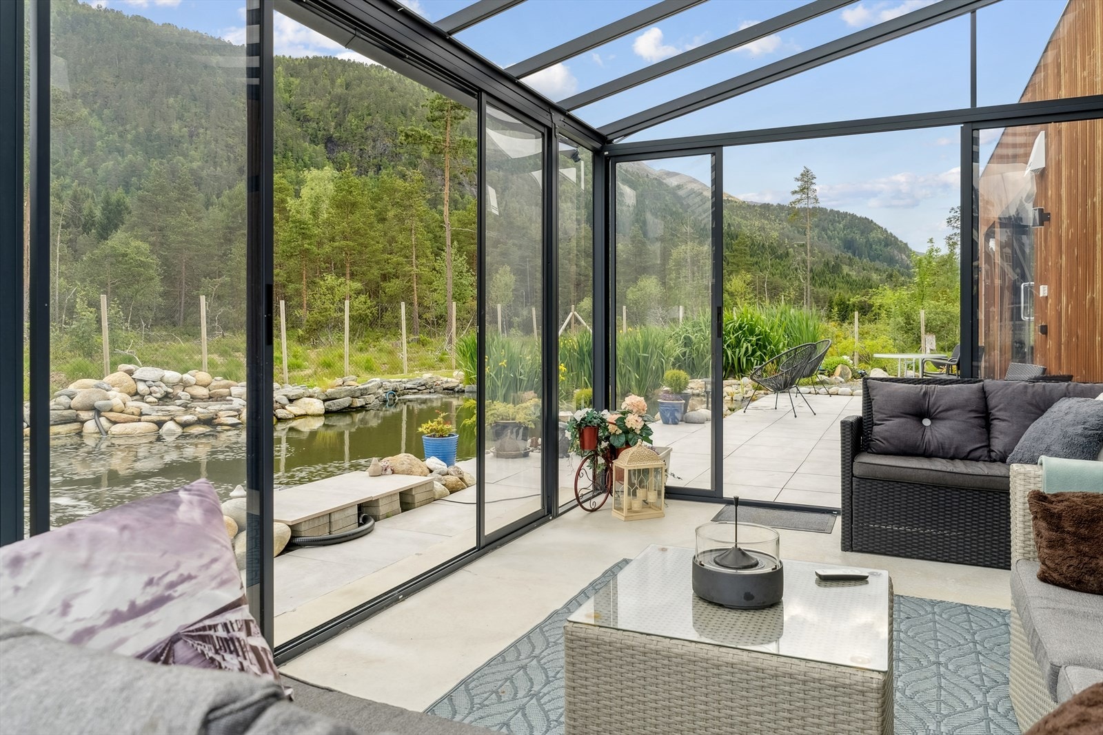 Hagestuen forlenger utesesongen med ly for vind og regn Galleribilde