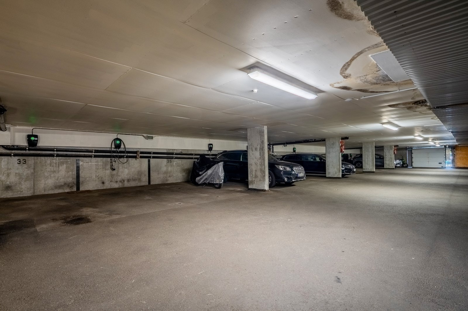- Boligen disponerer garasjeplass med el-lader i borettslagets fellesareal. Ellers er det 40 utendørs parkeringsplasser - Galleribilde