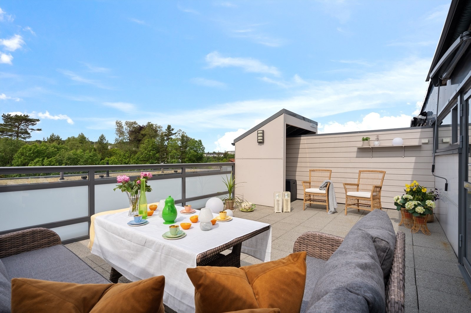 - Det er god plass til å innrede med flere sittegrupper - Galleribilde