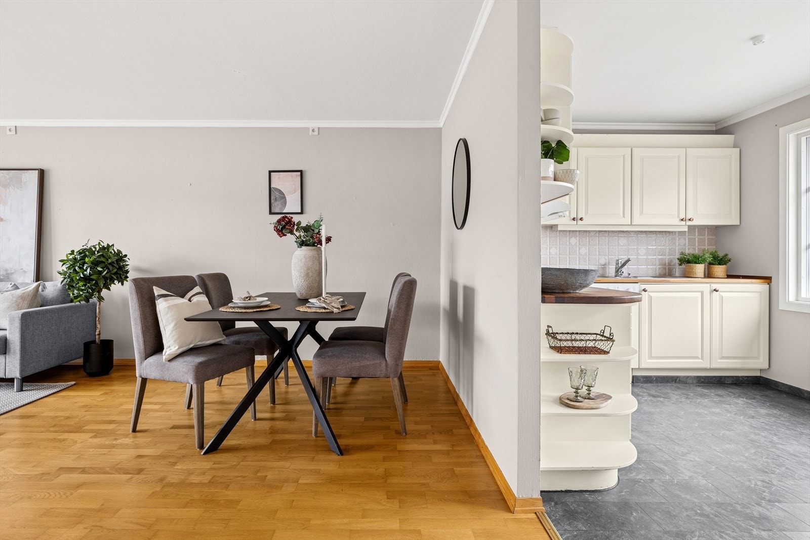 Samle familie og/eller venner rundt middagsbordet for et bedre måltid. Galleribilde