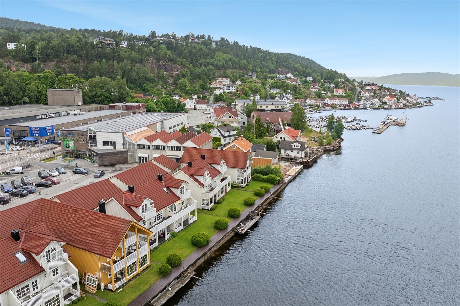 Nærområdet byr på strålende muligheter for tur- og rekreasjon, både sommer som vinter. Galleribilde