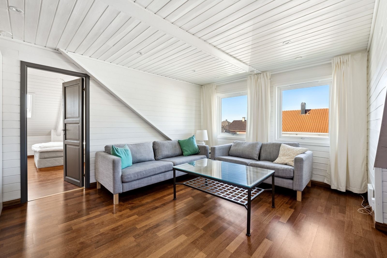 Lys og romslig stue Galleribilde