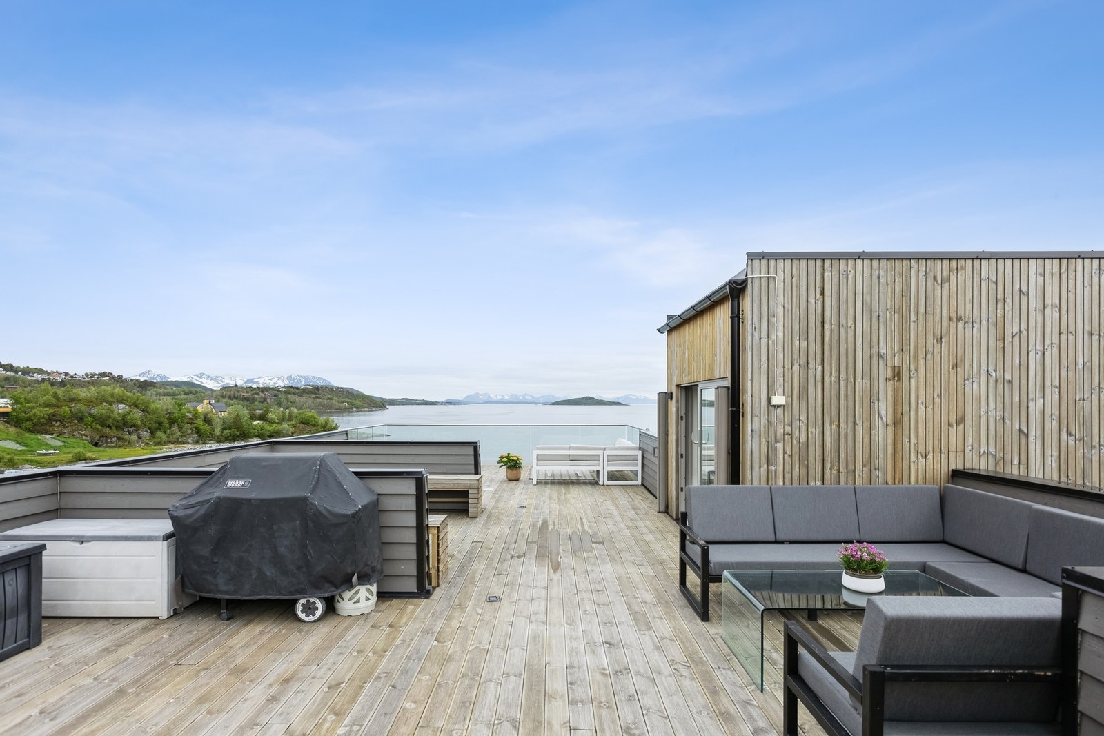 Det er perfekte sol og utsiktforhold her oppe også. Galleribilde