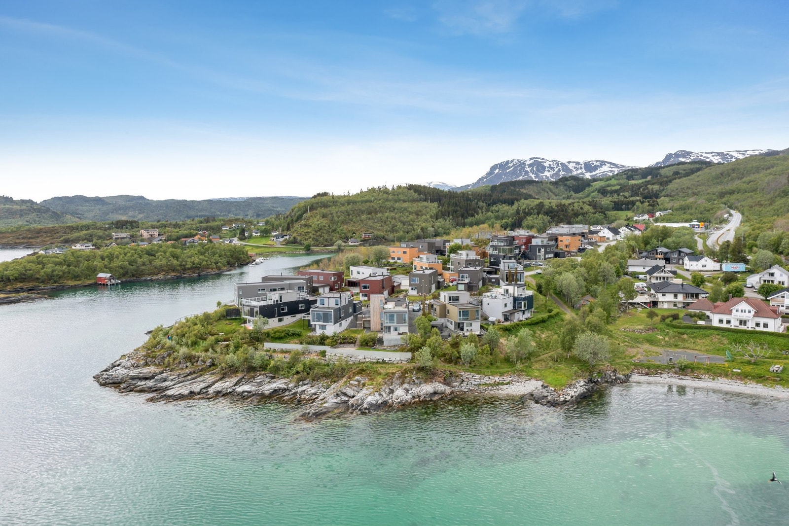 Det er ikke mange steder i Harstad at man kan bo så nær sjøen... Galleribilde