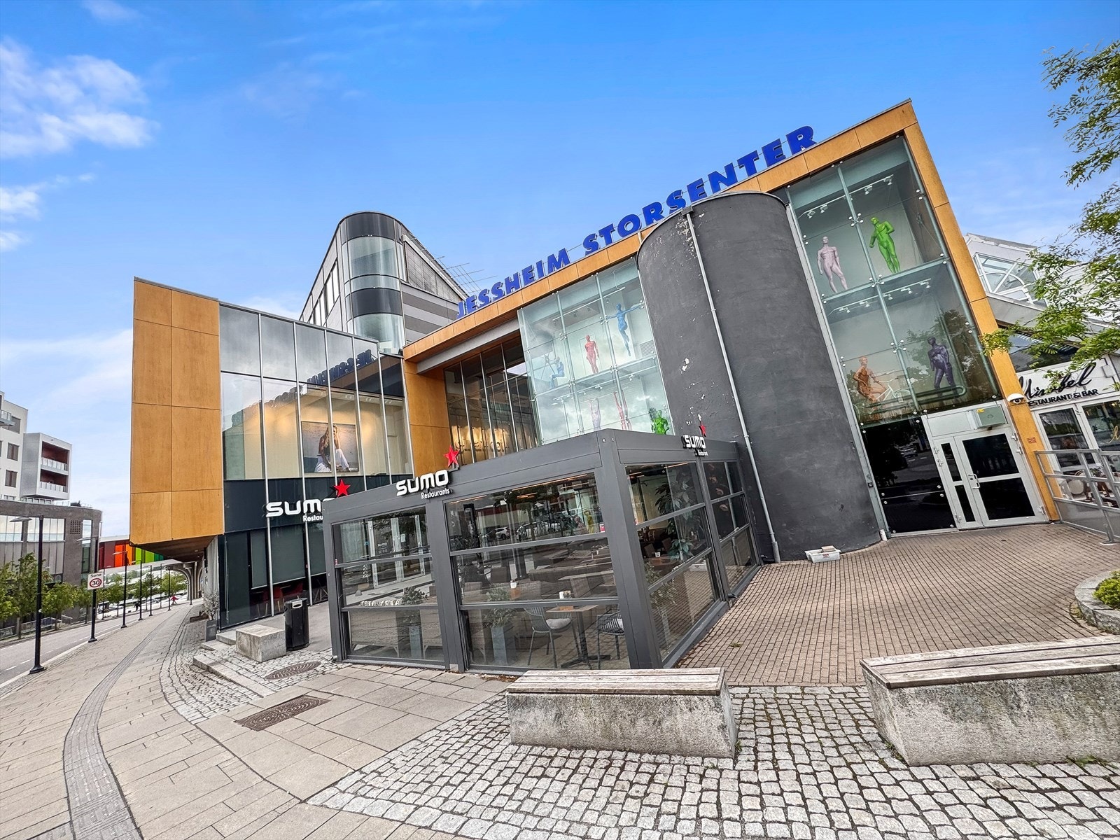 Jessheim Storsenter tilbyr alt fra dagligvare til mote og interiør, kun få minutter unna. Galleribilde