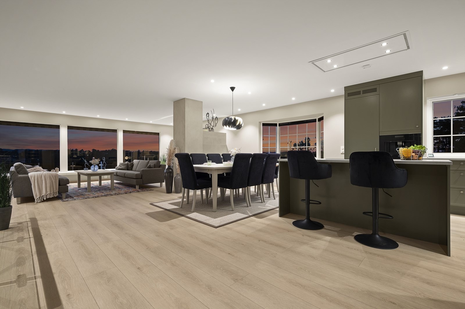 Den koselige stemningen i rommet blir enda tydeligere om kvelden' Galleribilde