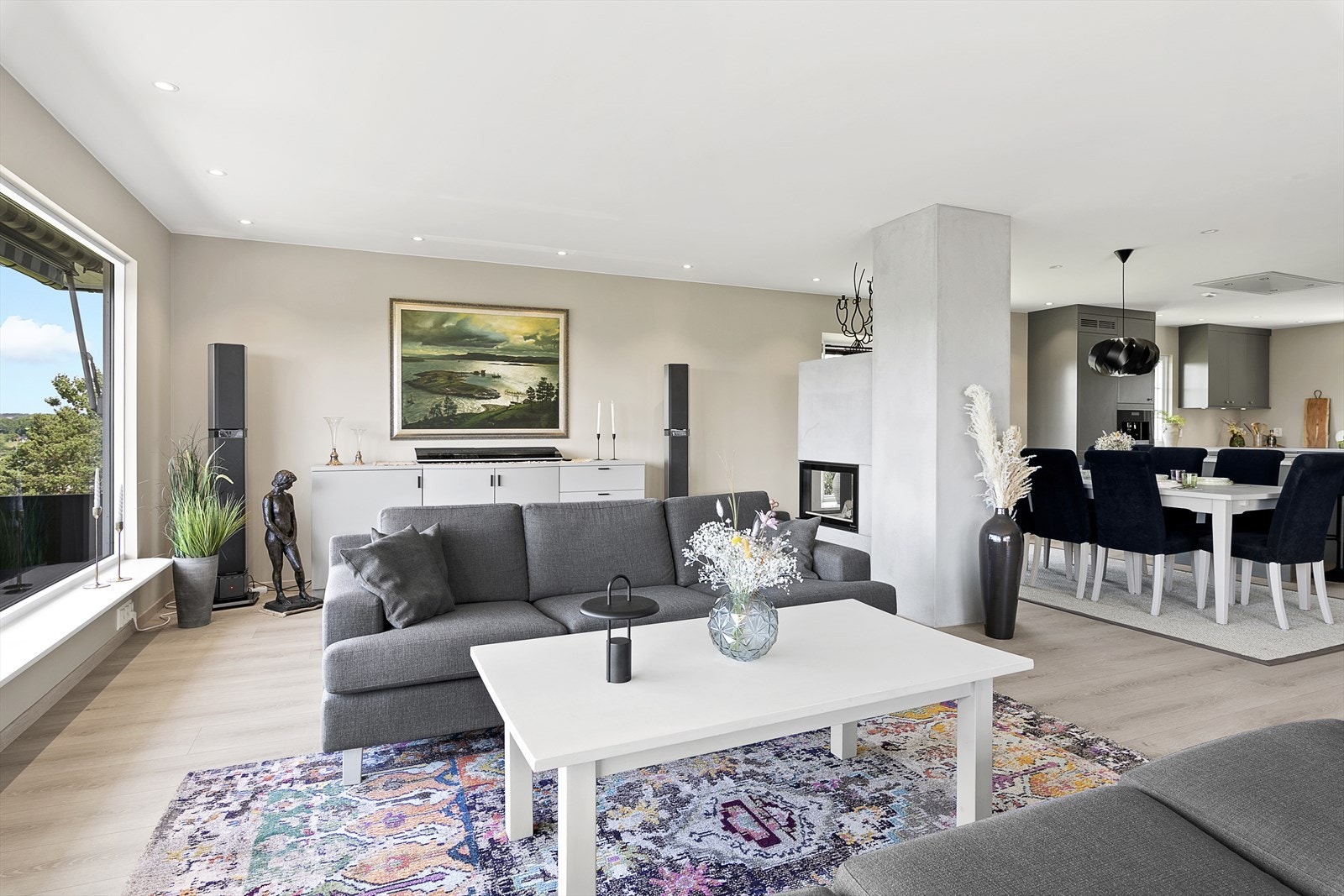 Stor og god plass i stuen Galleribilde